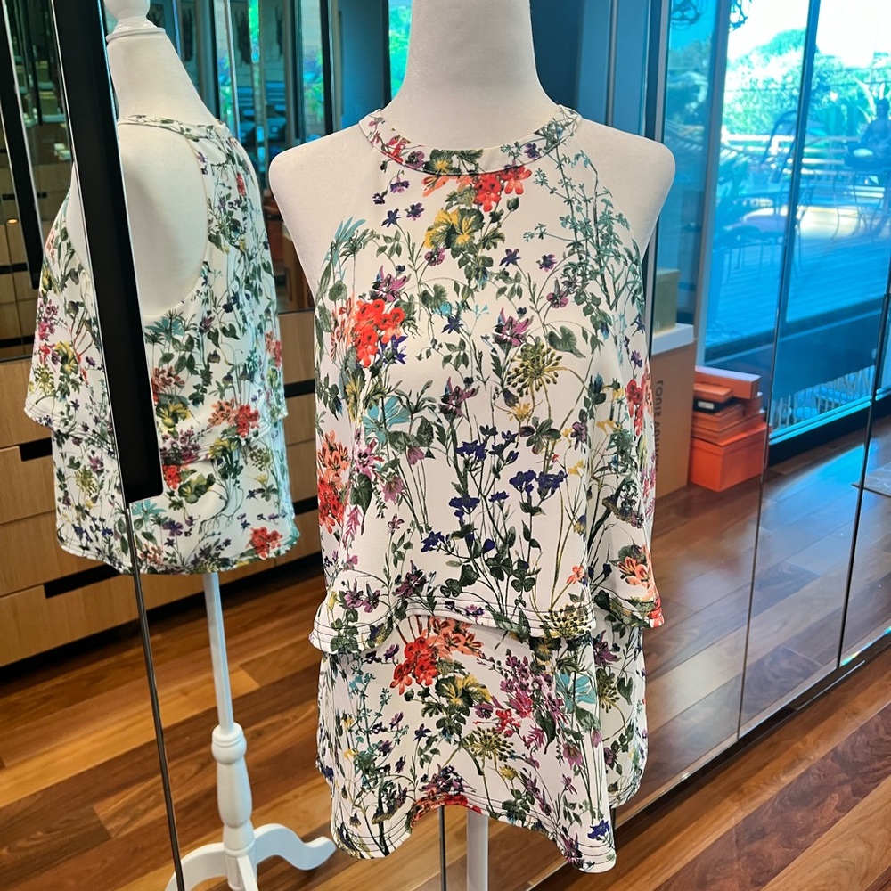 Beautiful Floral summer top by Greylin - size Large